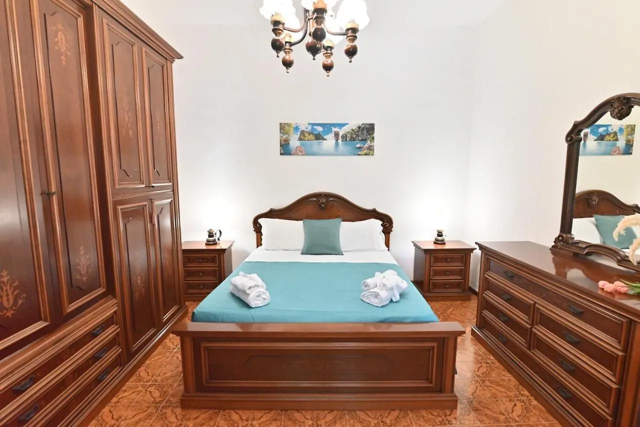 Izzhome Coloniale Pula