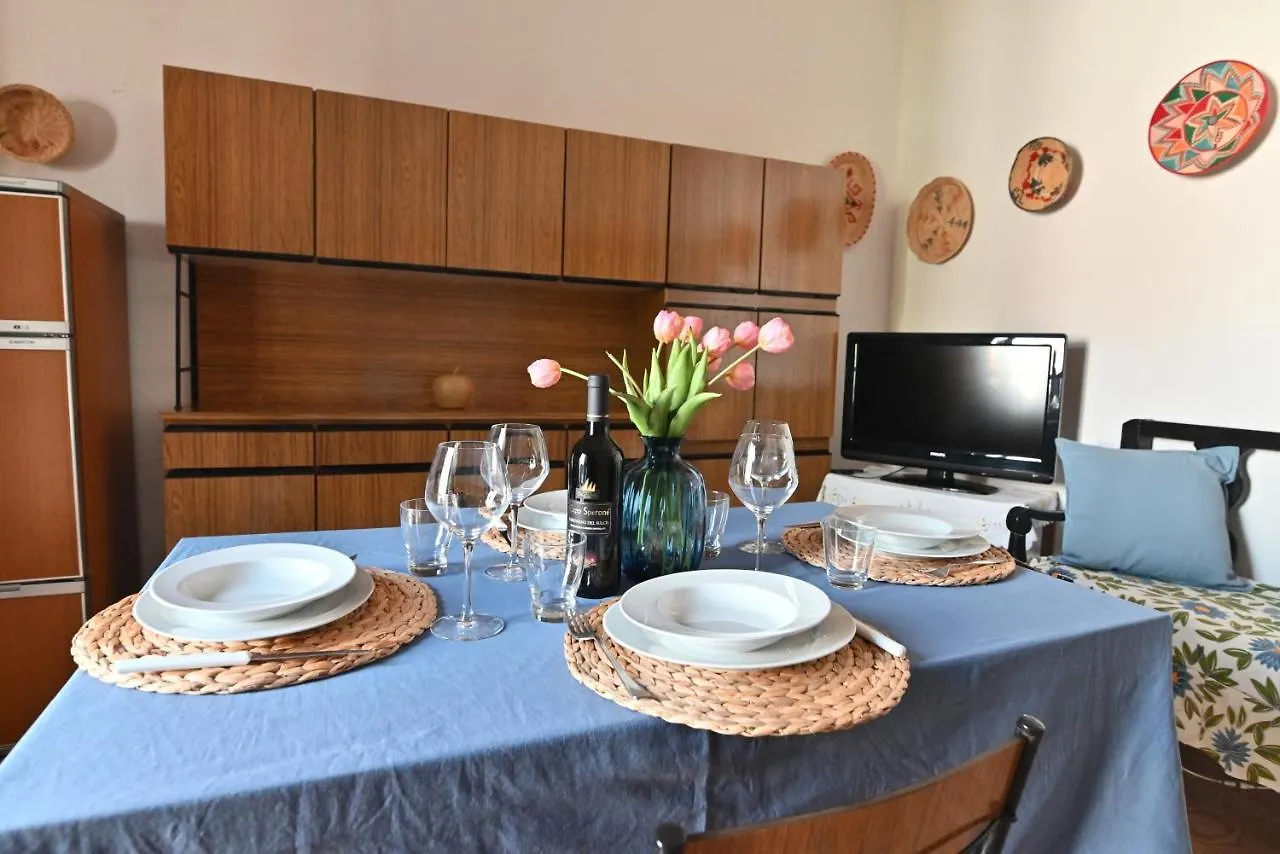 Izzhome Coloniale Pula 0*,  Ιταλία